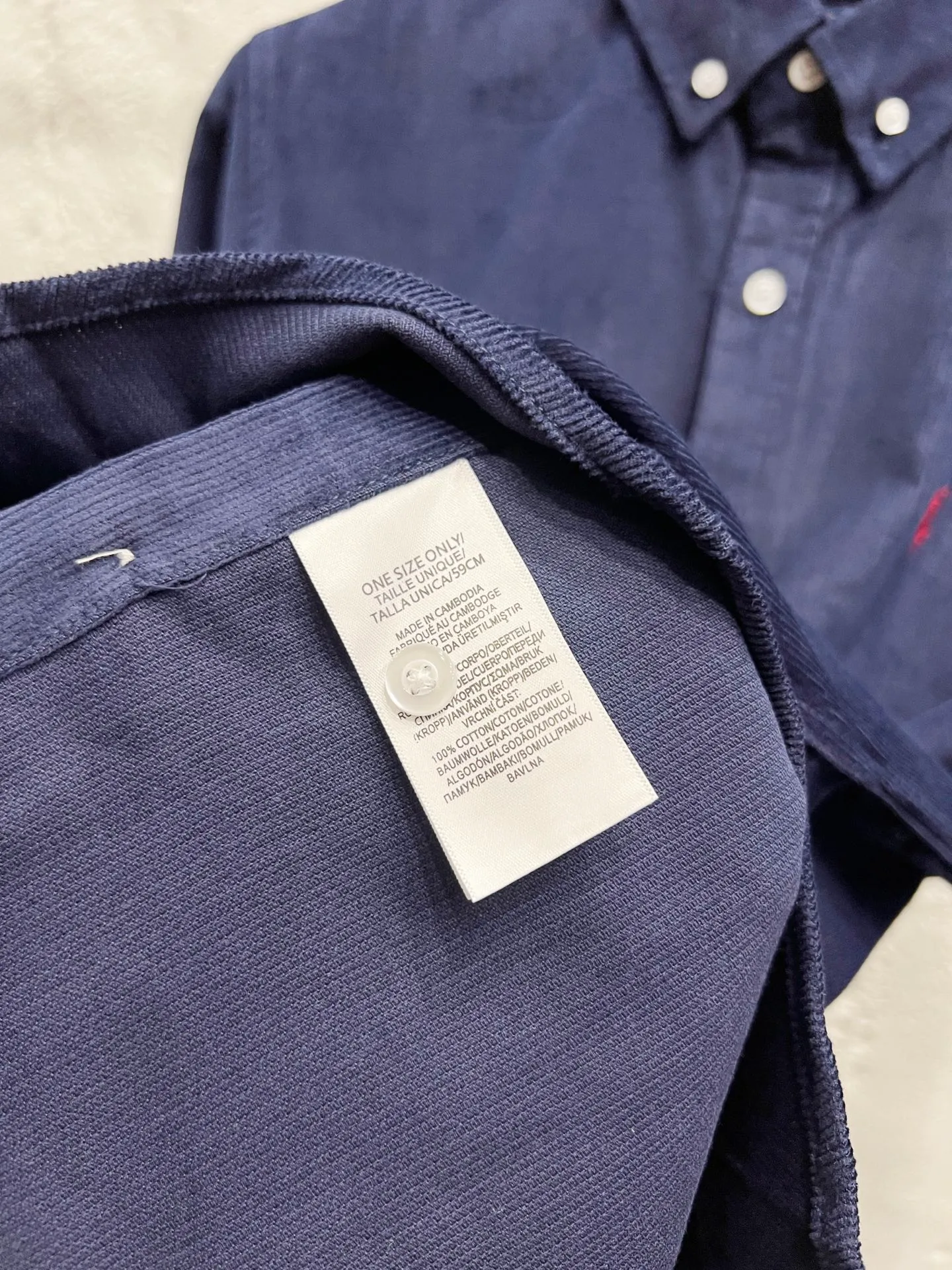 P230 Style number: T60 pure cotton corduroy shirt, black, navy, white, khaki, four colors Size: M (110-125 pounds) L (125-140 pounds) XL (140-155 pounds) 2XL (155-170 pounds) Color: Navy blue